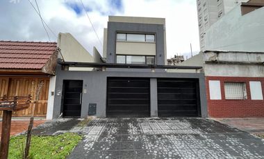Venta casa 6 ambientes con cochera en Wilde