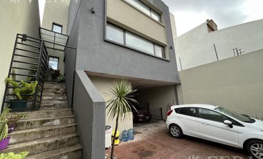 Venta casa 6 ambientes con cochera en Wilde
