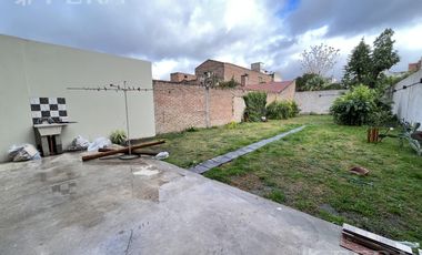 Venta casa 6 ambientes con cochera en Wilde