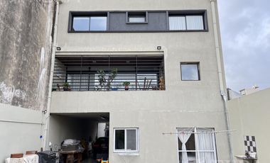 Venta casa 6 ambientes con cochera en Wilde