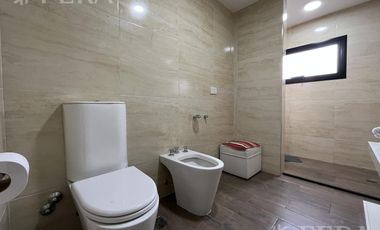 Venta casa 6 ambientes con cochera en Wilde