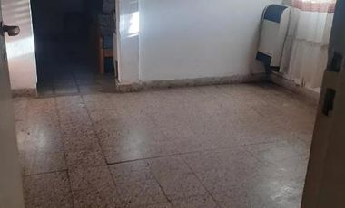 Casa en venta - 3 Dormitorios 2 Baños - Cochera - 1.521Mts2 - Almirante Brown