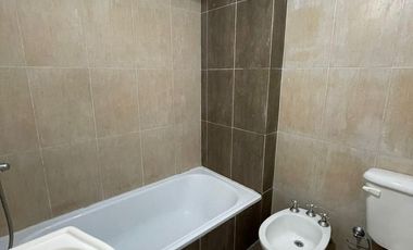 Departamento en  venta de 2 ambientes con balcón- Wilde
