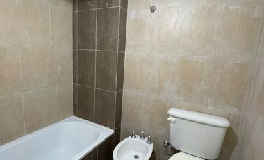 Departamento en  venta de 2 ambientes con balcón- Wilde