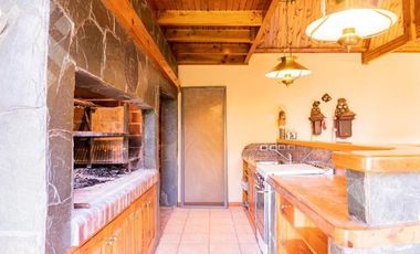 VENTA CASA 8 AMBIENTES   CASA DE HUÉSPEDES Y QUINCHO,  ALLEN-RÍO NEGRO