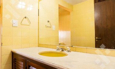 VENTA CASA 8 AMBIENTES   CASA DE HUÉSPEDES Y QUINCHO,  ALLEN-RÍO NEGRO