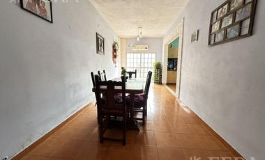 Venta de casa de 4 ambientes con cochera y quincho en Wilde