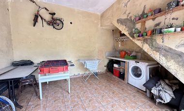 Venta de casa de 4 ambientes con cochera y quincho en Wilde