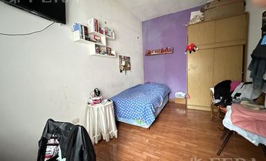 Venta de casa de 4 ambientes con cochera y quincho en Wilde