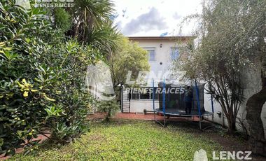 CHALET 4 AMB C/COCHERA- QUINCHO Y JARDIN. QUILMES OESTE