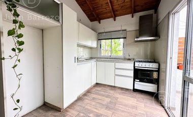 Casa en venta en Temperley Oeste: 3 unidades independientes que se venden en bloque.