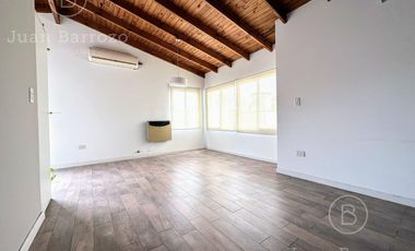 Casa en venta en Temperley Oeste: 3 unidades independientes que se venden en bloque.