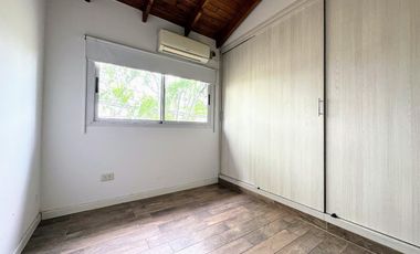 Casa en venta en Temperley Oeste: 3 unidades independientes que se venden en bloque.