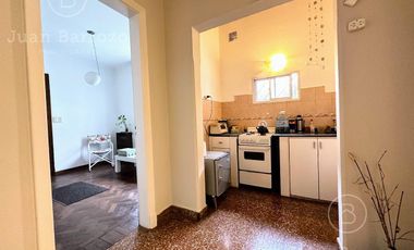 Casa en venta en Temperley Oeste: 3 unidades independientes que se venden en bloque.