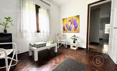 Casa en venta en Temperley Oeste: 3 unidades independientes que se venden en bloque.