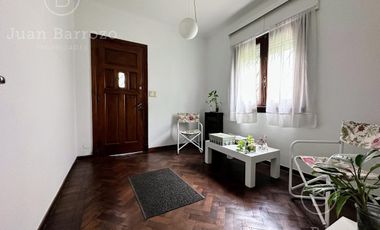 Casa en venta en Temperley Oeste: 3 unidades independientes que se venden en bloque.