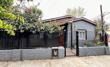 Casa en venta en Temperley Oeste: 3 unidades independientes que se venden en bloque.