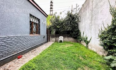 Casa en venta en Temperley Oeste: 3 unidades independientes que se venden en bloque.