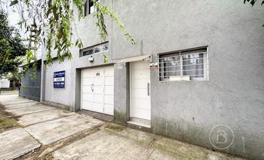 Casa en venta en Temperley Oeste: 3 unidades independientes que se venden en bloque.