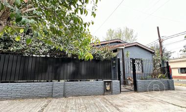 Casa en venta en Temperley Oeste: 3 unidades independientes que se venden en bloque.