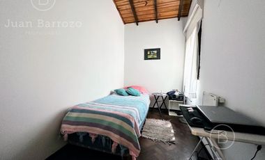 Casa en venta en Temperley Oeste: 3 unidades independientes que se venden en bloque.