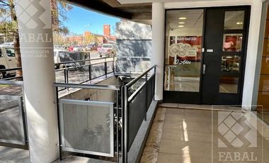 Local / oficina venta centro, 240 m2 en 2 plantas, con cocina y baño; cochera opcional