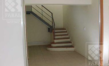 Local / oficina venta centro, 240 m2 en 2 plantas, con cocina y baño; cochera opcional