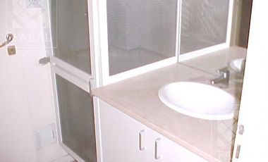 Local / oficina venta centro, 240 m2 en 2 plantas, con cocina y baño; cochera opcional