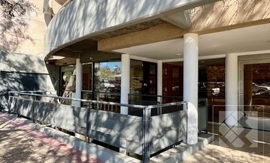 Local / oficina venta centro, 240 m2 en 2 plantas, con cocina y baño; cochera opcional
