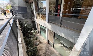 Local / oficina venta centro, 240 m2 en 2 plantas, con cocina y baño; cochera opcional