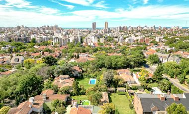 MAGNIFICO | CHALET EN LOS TRONCOS |