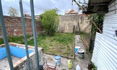 Venta casa de 3 ambientes con cochera, jardín y patio en Wilde (28763)