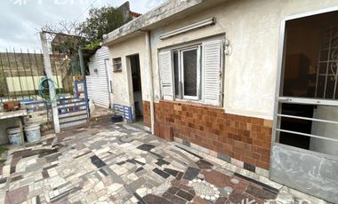 Venta casa de 3 ambientes con cochera, jardín y patio en Wilde (28763)