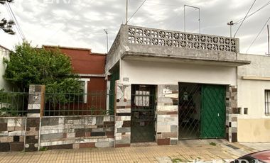 Venta casa de 3 ambientes con cochera, jardín y patio en Wilde (28763)