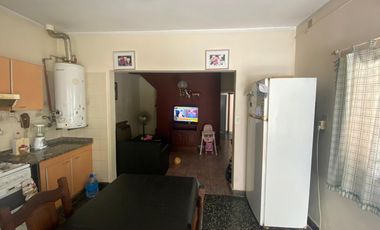 Casa en venta - 3 Dormitorios 2 Baños - 289Mts2 - Florencio Varela