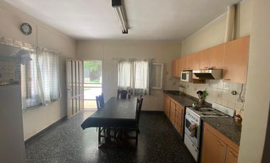 Casa en venta - 3 Dormitorios 2 Baños - 289Mts2 - Florencio Varela