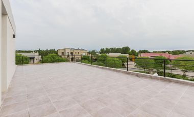 VENTA CASA 7 AMBIENTES - SALIDA LAGUNA - CHACRAS DE LA RESERVA