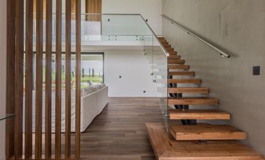 VENTA CASA 7 AMBIENTES - SALIDA LAGUNA - CHACRAS DE LA RESERVA