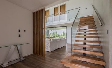 VENTA CASA 7 AMBIENTES - SALIDA LAGUNA - CHACRAS DE LA RESERVA
