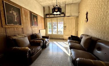 Casa a modernizar proxima al centro de Bernal