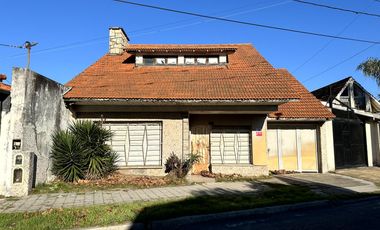 Casa a modernizar proxima al centro de Bernal