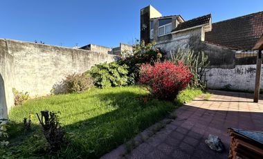 Casa a modernizar proxima al centro de Bernal