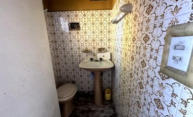 Casa a modernizar proxima al centro de Bernal