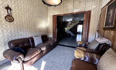 Casa a modernizar proxima al centro de Bernal