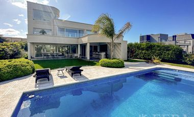 Venta casa 5 ambientes con vista a la laguna en Nuevo Quilmes