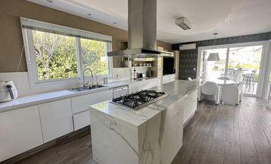 Venta casa 5 ambientes con vista a la laguna en Nuevo Quilmes