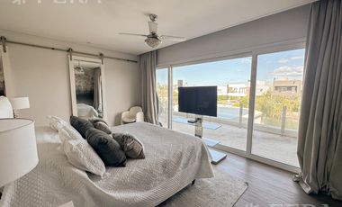 Venta casa 5 ambientes con vista a la laguna en Nuevo Quilmes