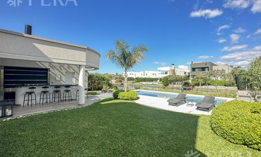Venta casa 5 ambientes con vista a la laguna en Nuevo Quilmes
