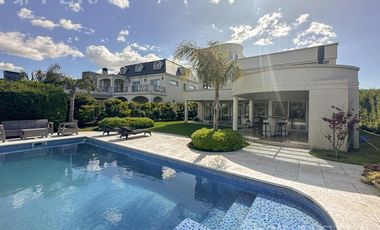 Venta casa 5 ambientes con vista a la laguna en Nuevo Quilmes