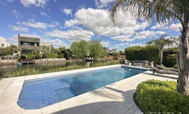 Venta casa 5 ambientes con vista a la laguna en Nuevo Quilmes